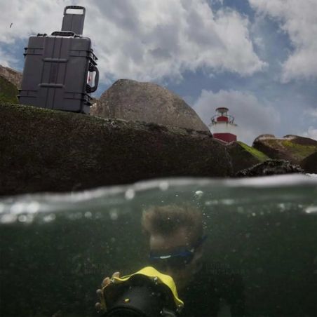 Кейс пластиковий протиударний на колесах для обладнання (50 л) Vanguard Supreme 53D фото