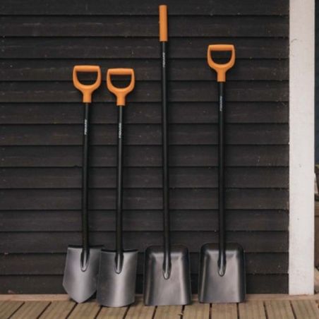 Лопата совковая Fiskars Solid (1066718) фото Лопата совковая Fiskars Solid (1066718) фото