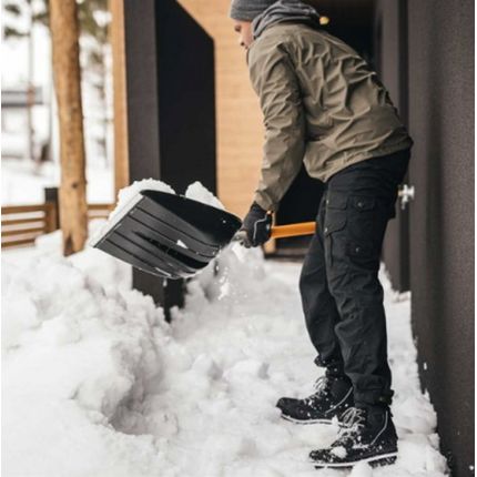 Пластикова лопата для снігу - Fiskars X-серія 1057177 фото