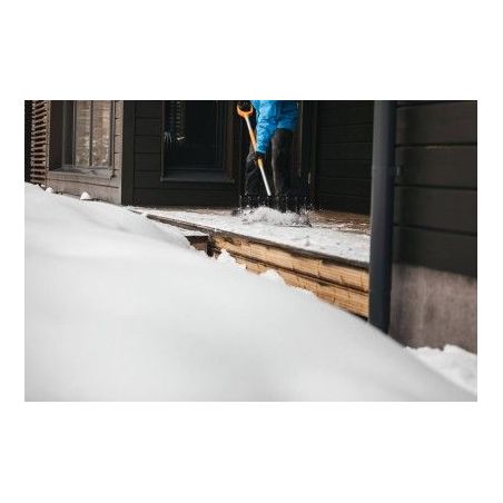 Лопата для снігу пластикова Fiskars SnowXpert™ (1062828) фото