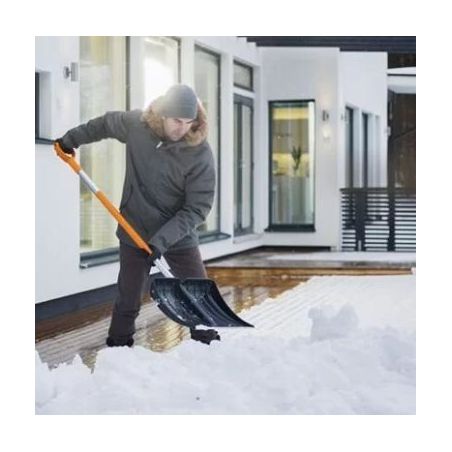 Лопата для снігу пластикова Fiskars SnowXpert™ (1062828) фото