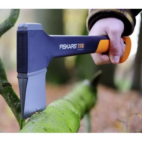 Топор универсальный Fiskars X-series X10 S фото Топор универсальный Fiskars X-series X10 S фото
